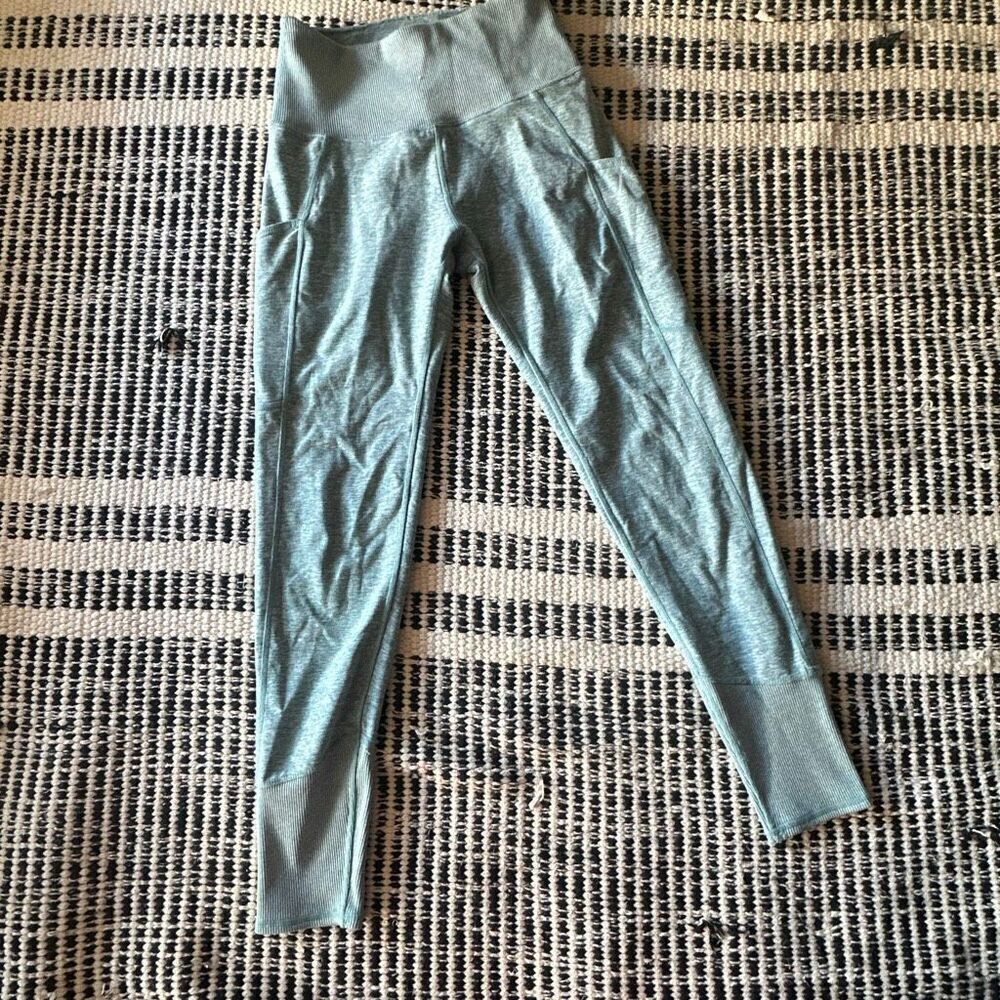Kirkland Signature Size Small heather green / blue athletic leggings